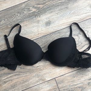 Black push up bra